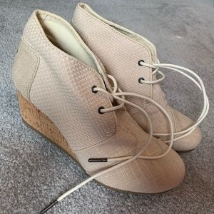 NEW Toms Cork Heel Tan Desert Woven Upper Lace Up Wedge Heel Booties NEVER WORN
